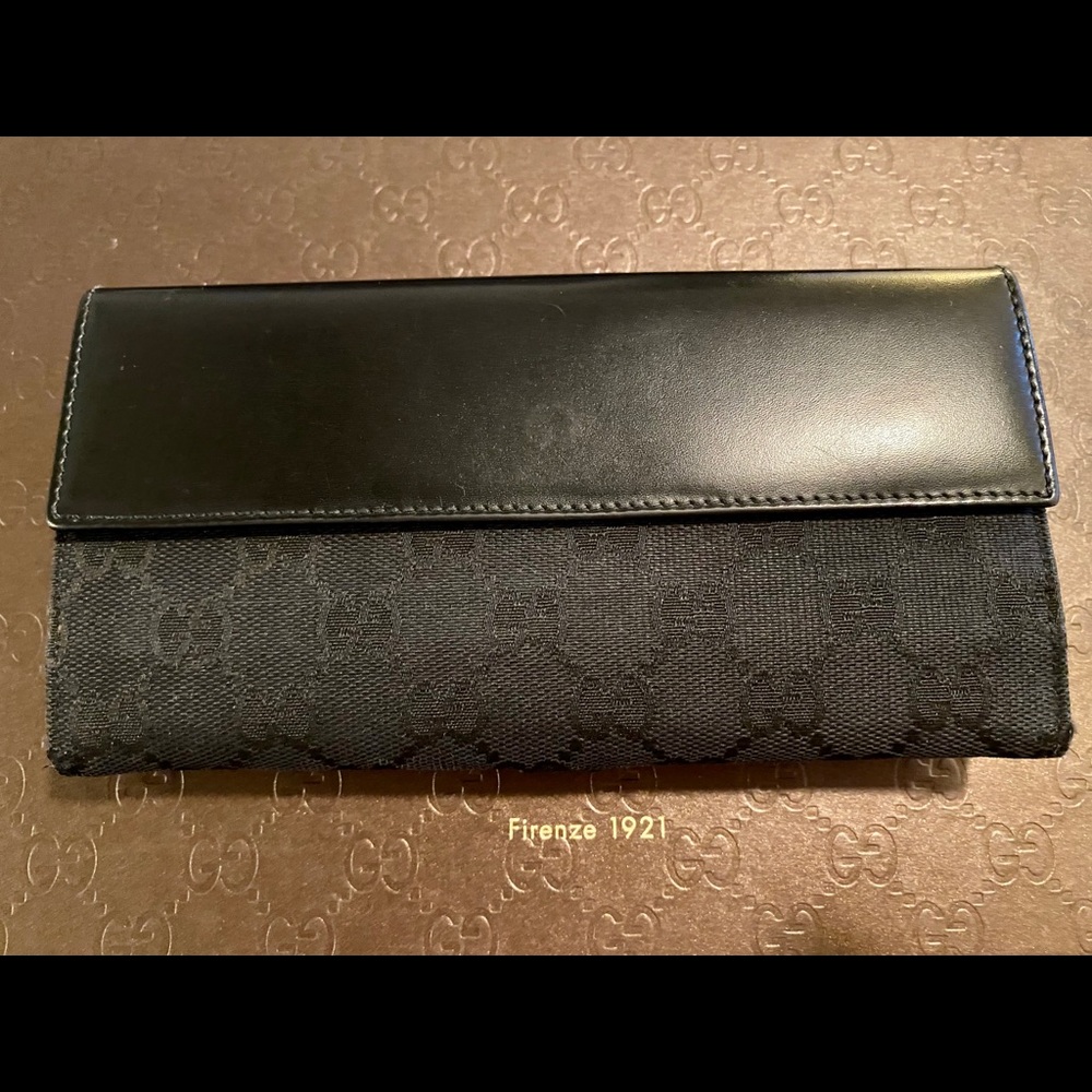Authentic Vintage Logo Jackie O Leather Wallet.